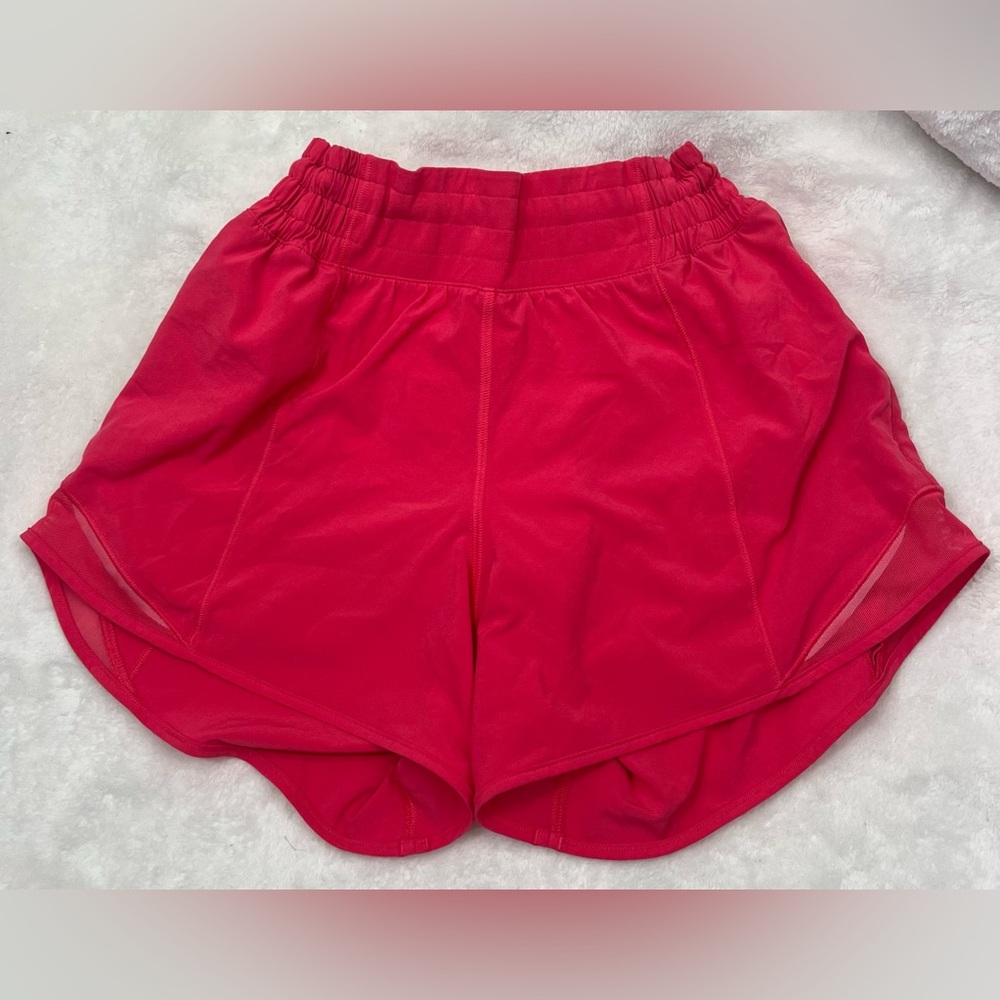 Women’s Lululemon Hotty Hot Short Low Rise Lined in Bright Pink Size 4 LW7AW7T